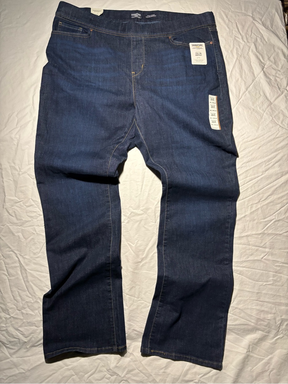 Signature Levi Strauss Mid Rise Bootcut Jeans Dark Wash Super Stretch 20L W35L32